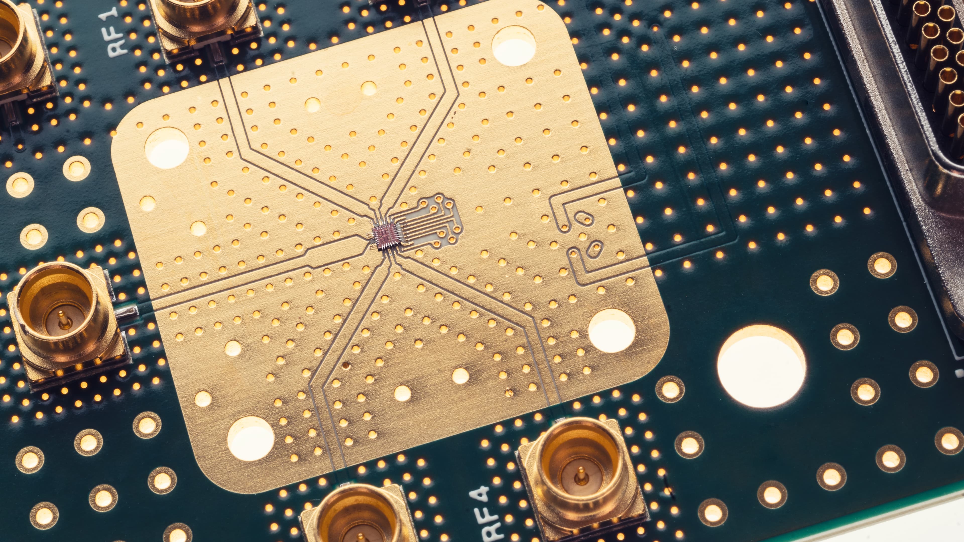 Cryo CMOS physical qubits