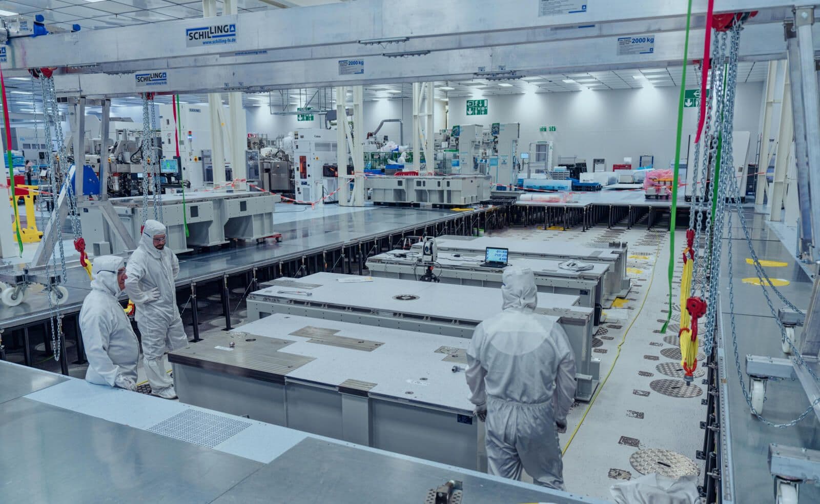 Installation of pedestal for EXE5200